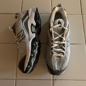 Women’s New Balance Sneakers All Terrain- 8.5